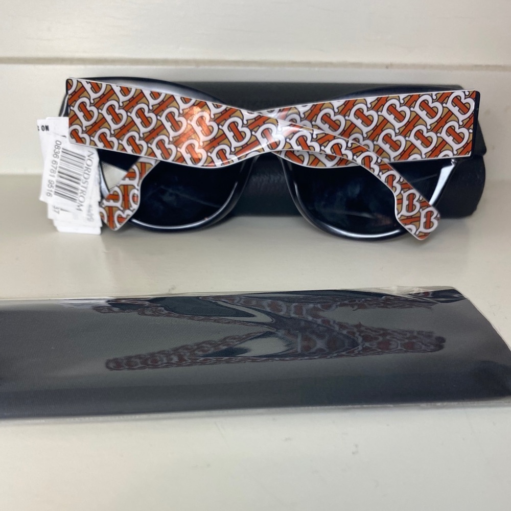 Sold❌Burberry 54mm Butterfly sunglasses 🔥 - Picture 11 of 16